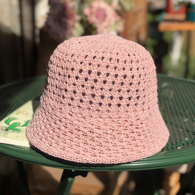 Palarie de dama tricotata potrivita pentru vara