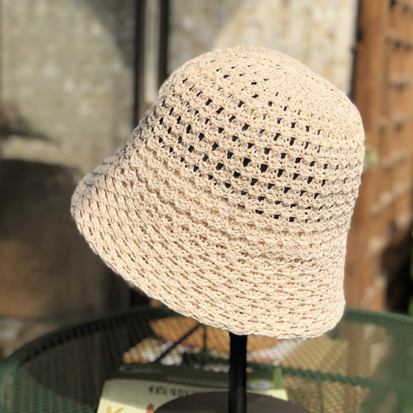 Palarie de dama tricotata potrivita pentru vara