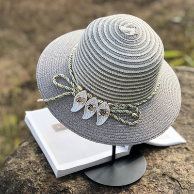 Γυναικείο καλοκαιρινό καπέλο με μεταλλικό στοιχείο