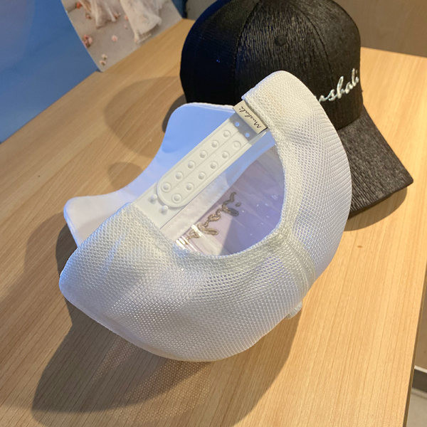 Pălărie pentru femei de zi cu zi cu broderie - în patru culori