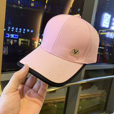 Palarie moderna de dama cu vizor si element metalic