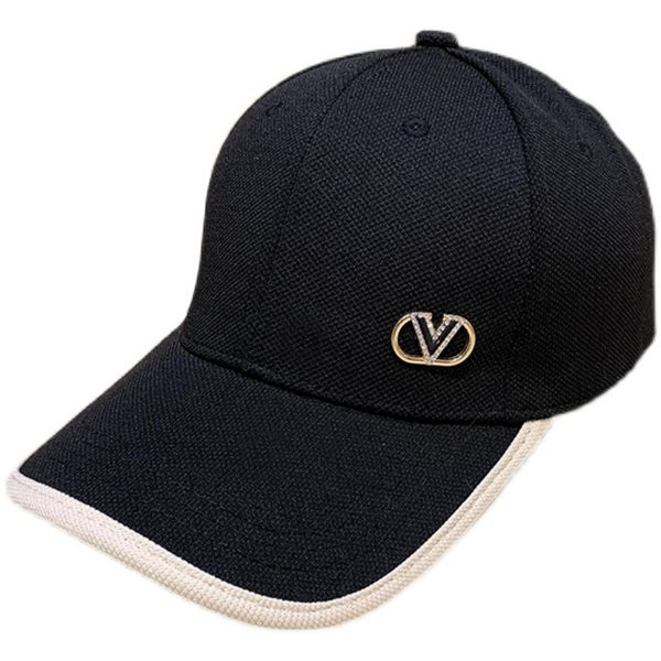 Palarie moderna de dama cu vizor si element metalic