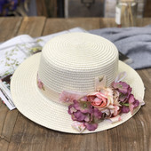 Pălărie de paie de damă cu decor floral