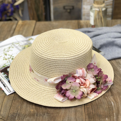 Pălărie de paie de damă cu decor floral