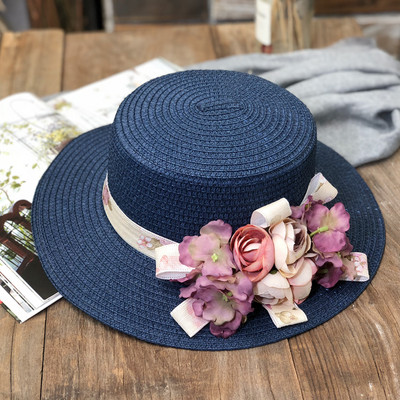 Pălărie de paie de damă cu decor floral