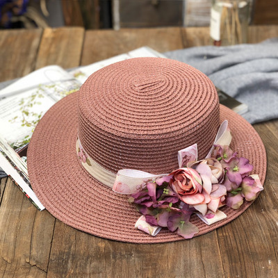 Pălărie de paie de damă cu decor floral