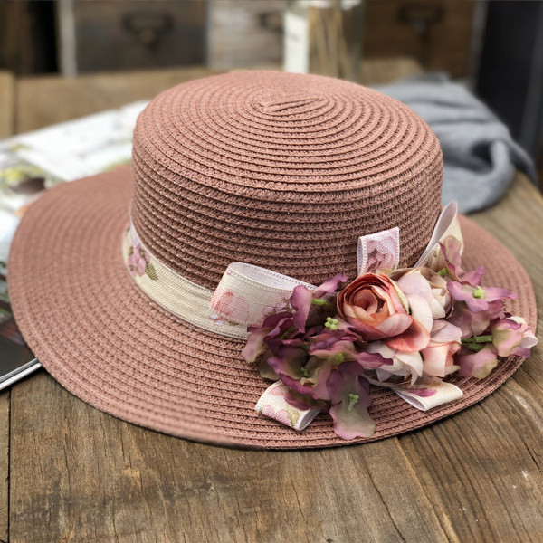 Pălărie de paie de damă cu decor floral