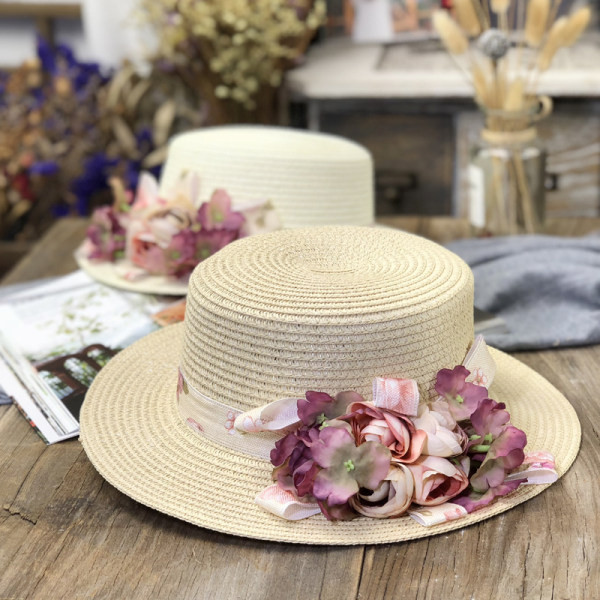 Pălărie de paie de damă cu decor floral