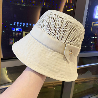 Palarie moderna de dama cu bor de pescuit