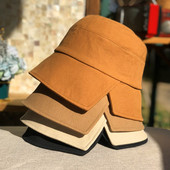 Pălărie de damă într-o singură culoare potrivită pentru vară