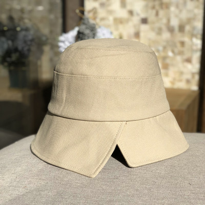 Pălărie de damă într-o singură culoare potrivită pentru vară