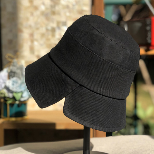 Pălărie de damă într-o singură culoare potrivită pentru vară