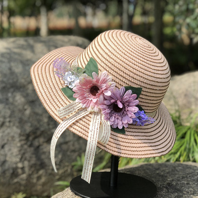 Ριγέ γυναικείο καπέλο με τρισδιάστατα λουλούδια