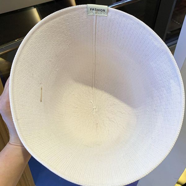 Palarie de dama model nou cu emblema si element metalic