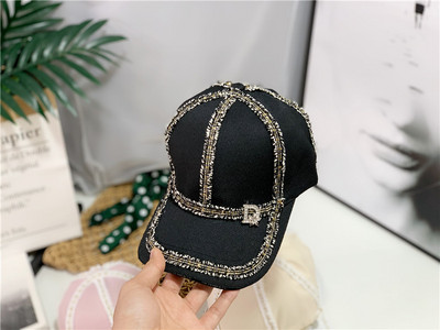 Palarie de dama cu vizor si decor metalic