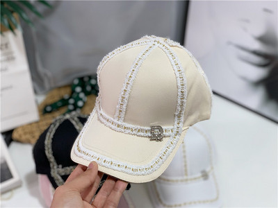 Palarie de dama cu vizor si decor metalic