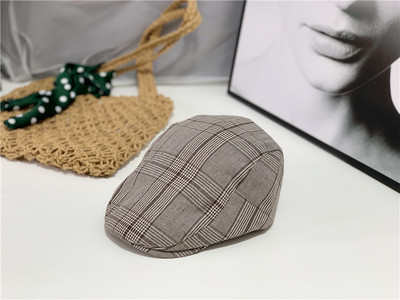 Beretă în carouri pentru femei în stil retro