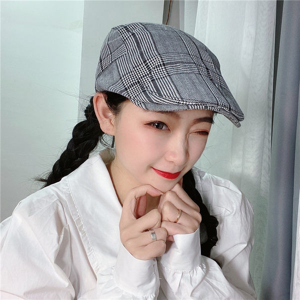 Beretă în carouri pentru femei în stil retro