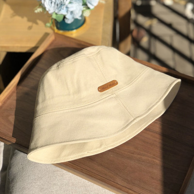 Palarie de dama cu emblema in diferite culori