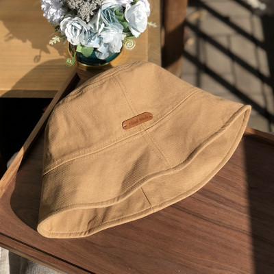 Palarie de dama cu emblema in diferite culori