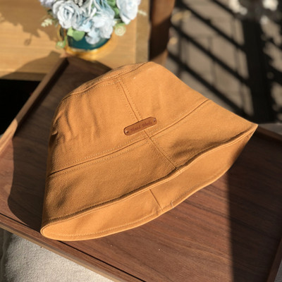 Palarie de dama cu emblema in diferite culori