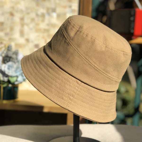 Palarie de dama cu emblema in diferite culori