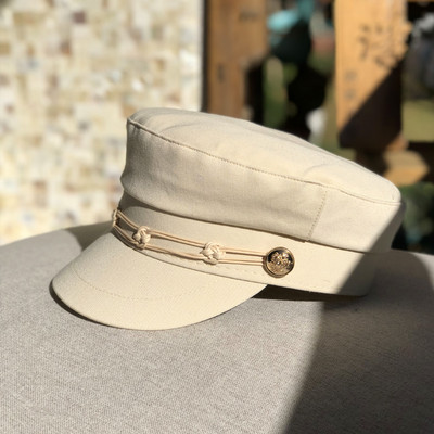 Γυναικεία μοντέρνα τραγιάσκα  με μεταλλική διακόσμηση σε διάφορα χρώματα