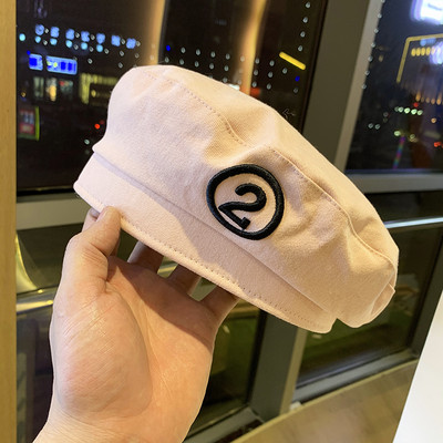 Moderna ženska kapa s vezom - tip beretke