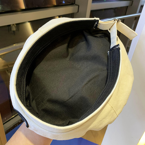 Moderna ženska kapa s vezom - tip beretke