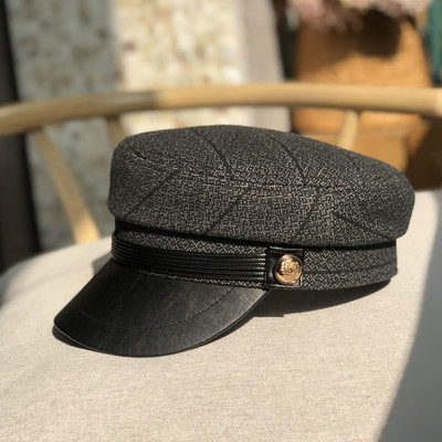 Γυναικείο καπέλο τύπου τραγιάκα με γείσο από οικολογικό δέρμα