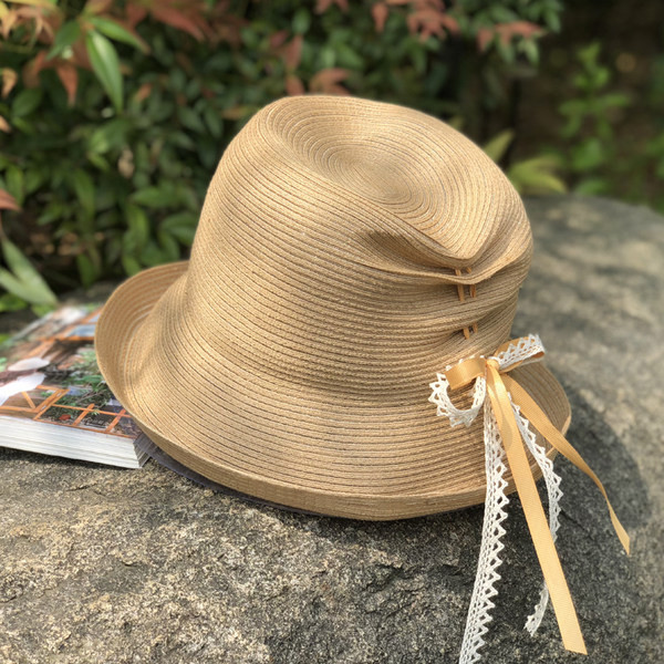 Pălărie de plajă pentru femei cu panglică