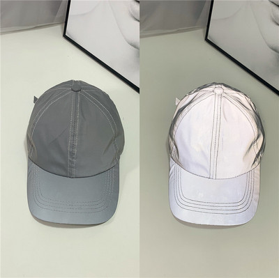 Pălărie fluorescentă pentru femei - mai multe modele