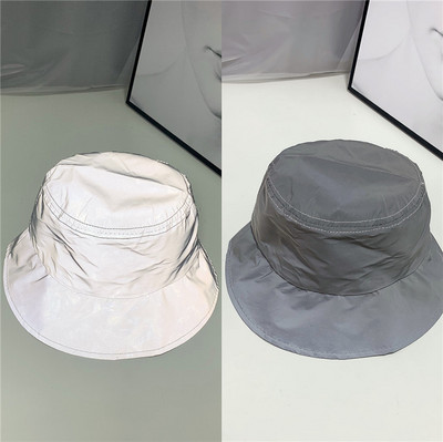 Pălărie fluorescentă pentru femei - mai multe modele