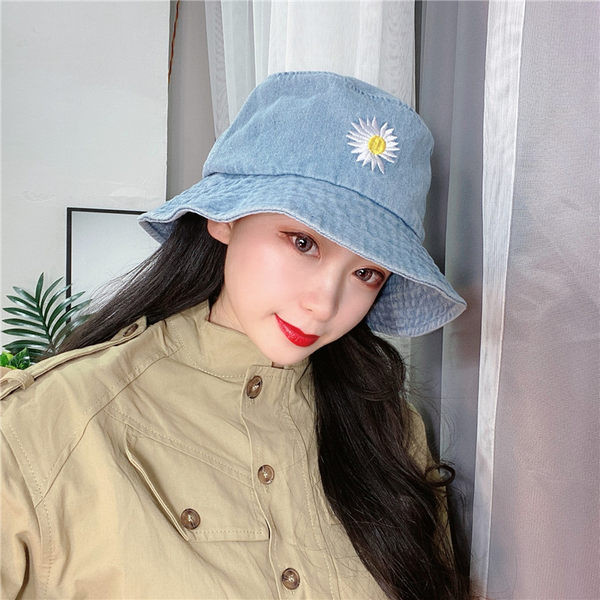 Pălărie din blugi de pescar cu margaretă brodată