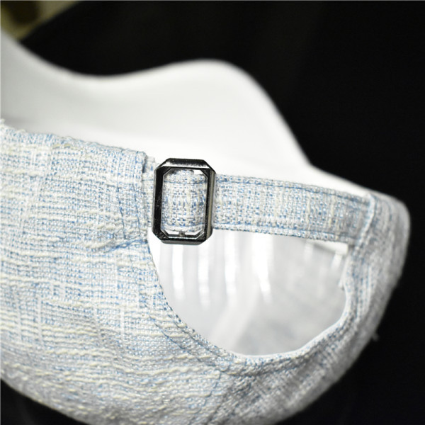 Palarie moderna de dama cu decor metalic