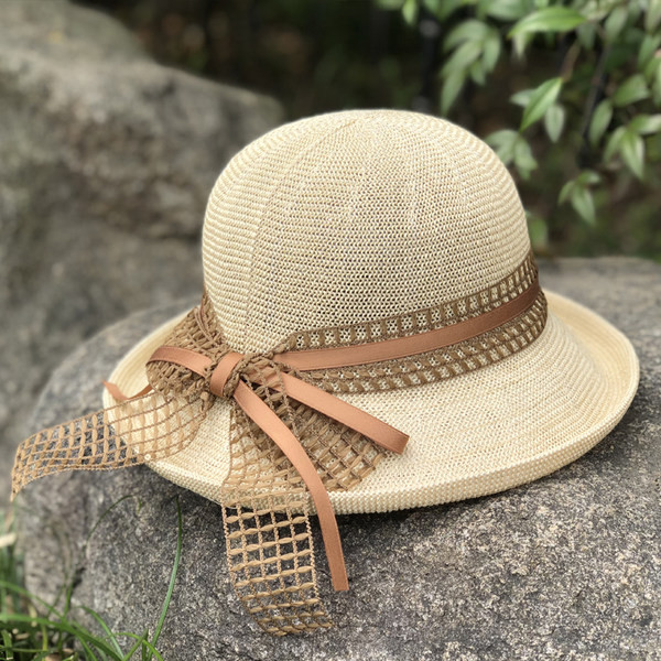 Pălărie de paie pentru femei cu panglică