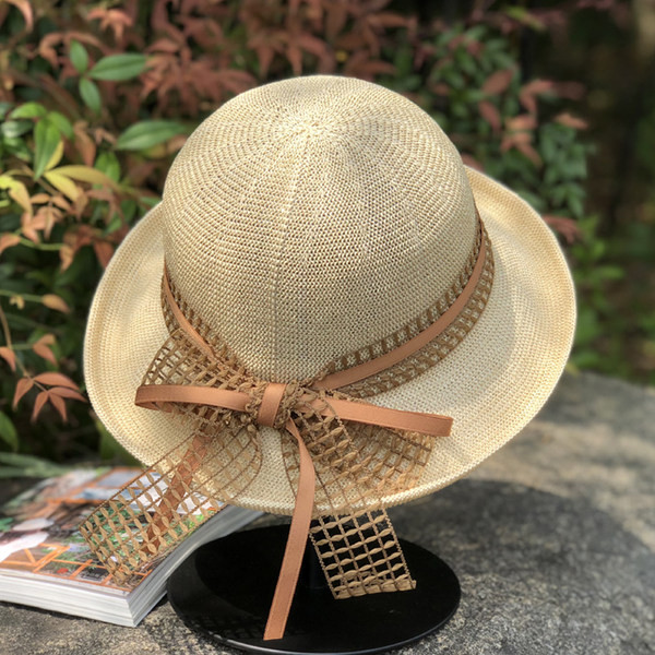 Pălărie de paie pentru femei cu panglică