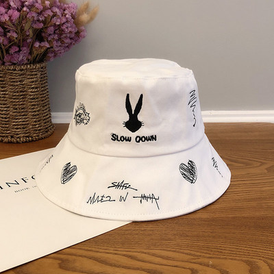 Palarie de dama cu inscriptie si aplicatie