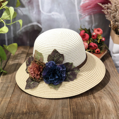 Palarie de vara de dama decorata cu flori si vizor