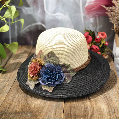 Palarie de vara de dama decorata cu flori si vizor