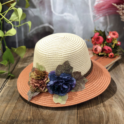 Palarie de vara de dama decorata cu flori si vizor