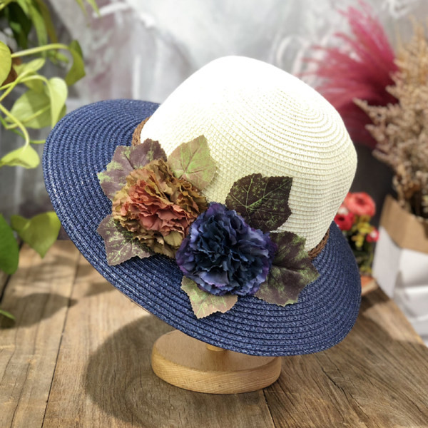 Palarie de vara de dama decorata cu flori si vizor