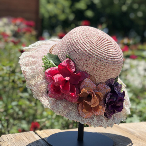 Palarie de plaja dama cu flori 3D si dantela