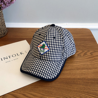 Palarie dama in carouri cu broderie