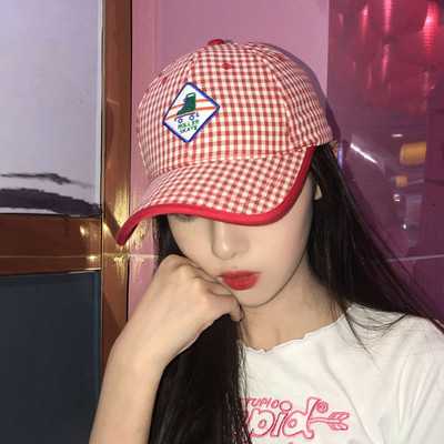 Palarie dama in carouri cu broderie