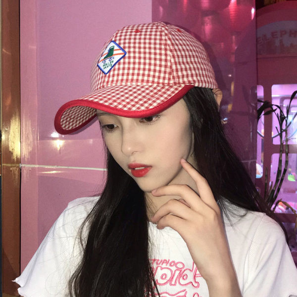 Palarie dama in carouri cu broderie