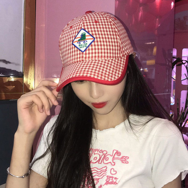 Palarie dama in carouri cu broderie