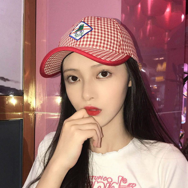 Palarie dama in carouri cu broderie