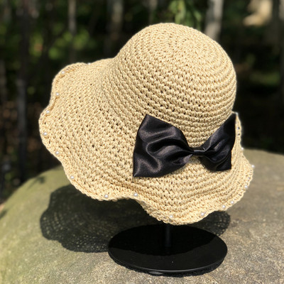 Palarie de dama decorata cu perle si panglica