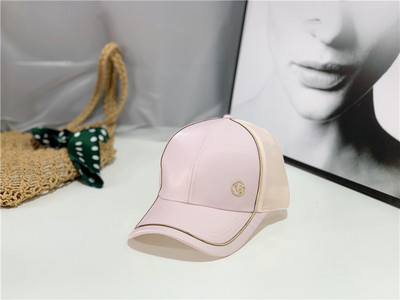 Pălărie cu vizor cu parte din plasă și decor metalic